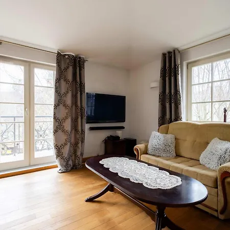 Large Victus In With 2 Terraces Parking And Bathtub By Renters Appartement *