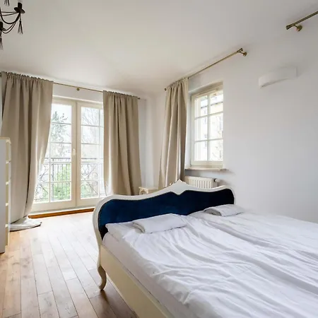 Large Victus In With 2 Terraces Parking And Bathtub By Renters *