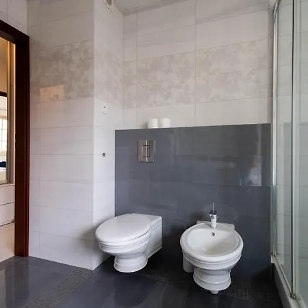 Large Victus In With 2 Terraces Parking And Bathtub By Renters *