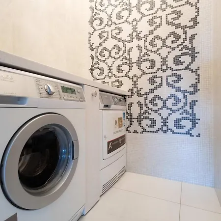 Large Victus In With 2 Terraces Parking And Bathtub By Renters Apartamento *