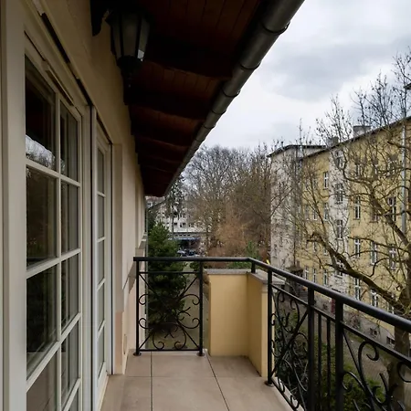 Large Victus In With 2 Terraces Parking And Bathtub By Renters Appartement